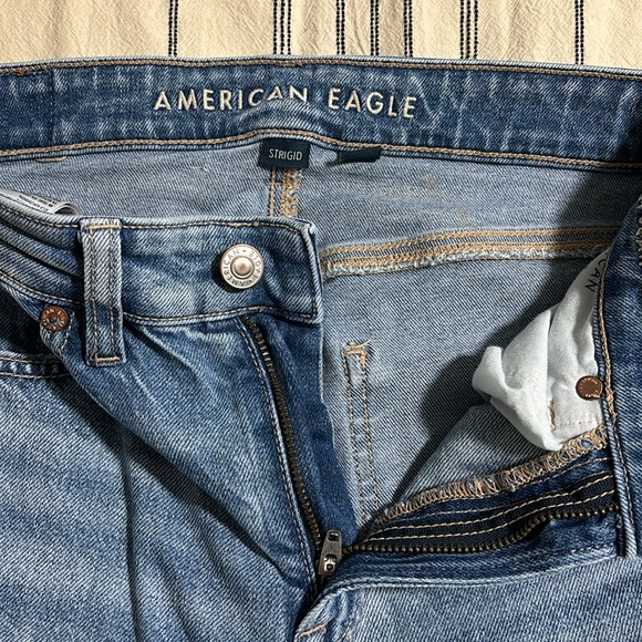 American Eagle Strigid Ripped Mom Jeans, Size 00 Short - Picture 2 of 9